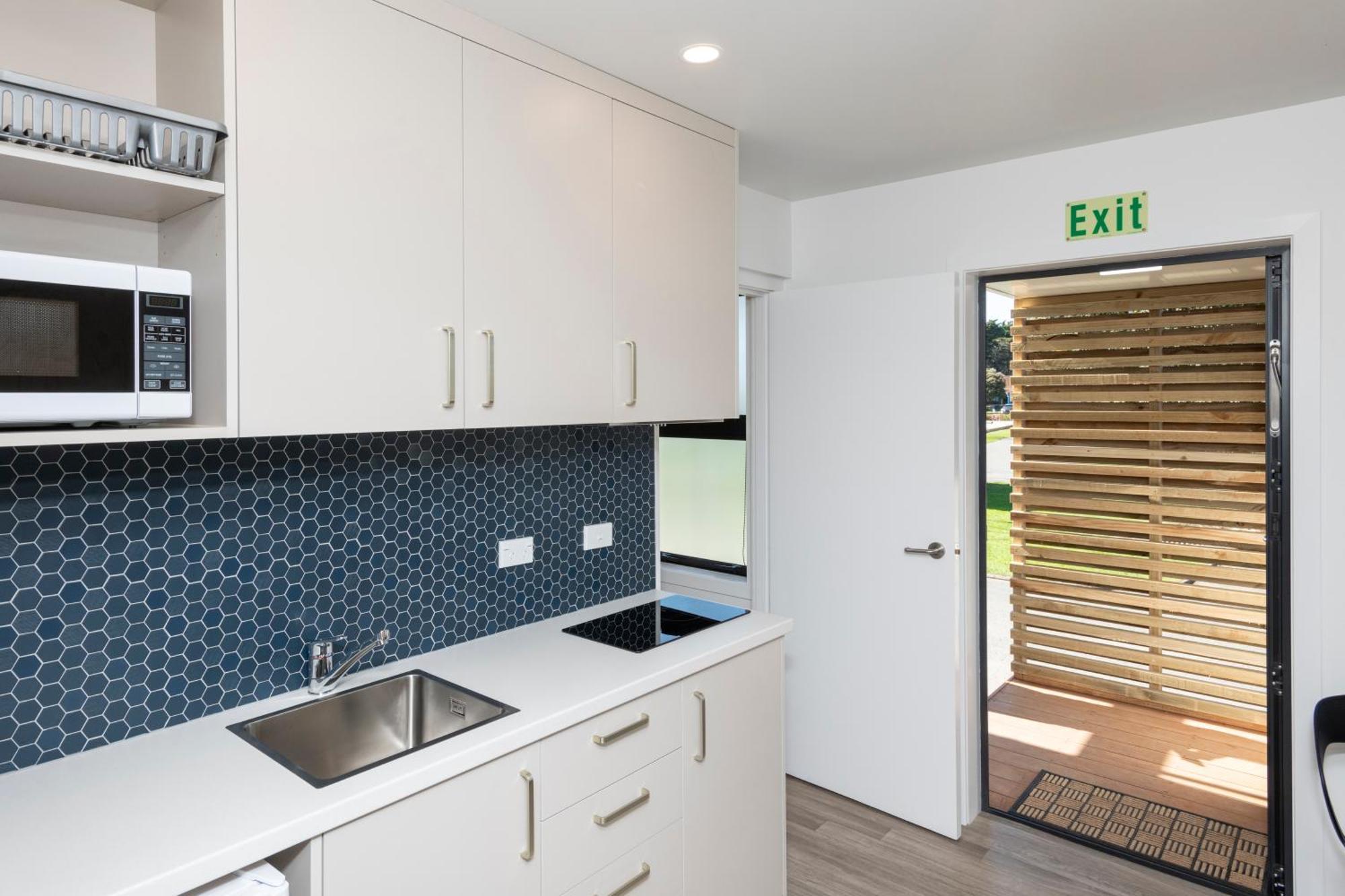 Waikanae Beach Top 10 Holiday Park Гисборн Экстерьер фото