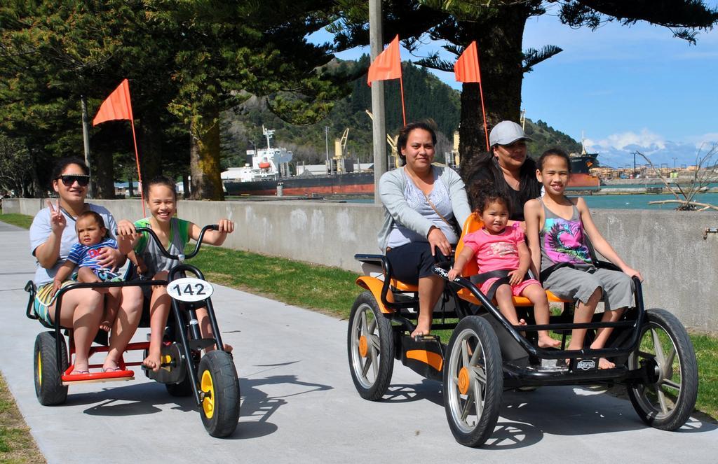 Waikanae Beach Top 10 Holiday Park Гисборн Экстерьер фото