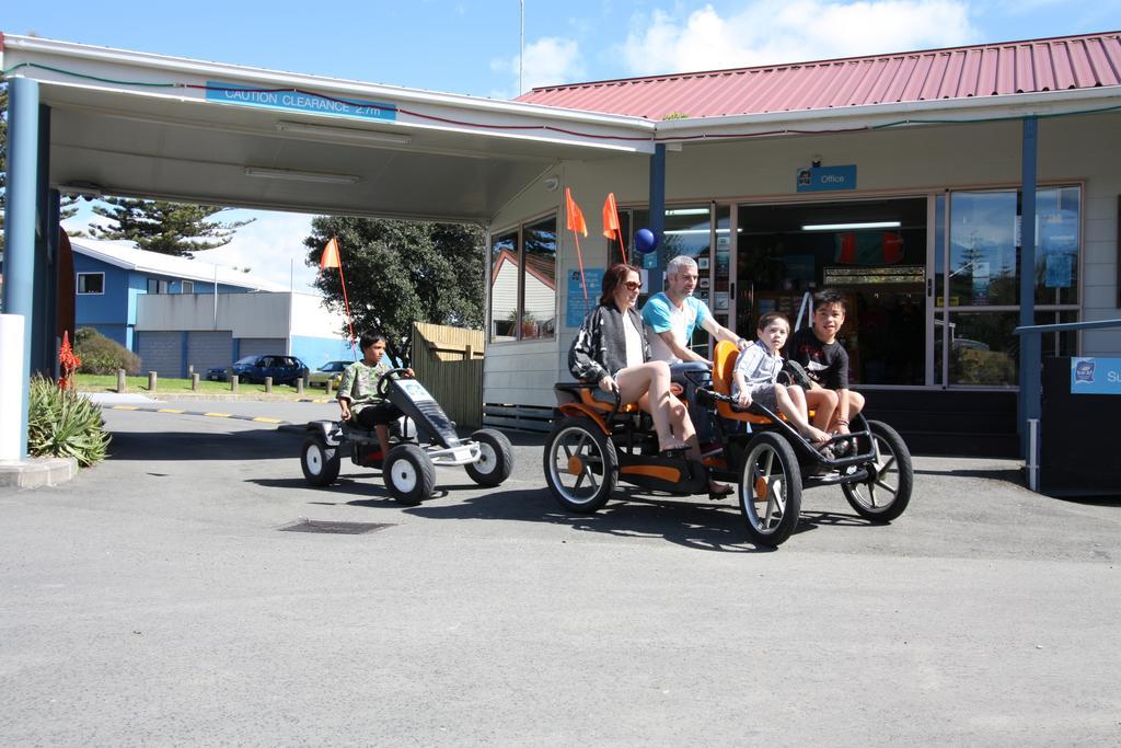Waikanae Beach Top 10 Holiday Park Гисборн Экстерьер фото