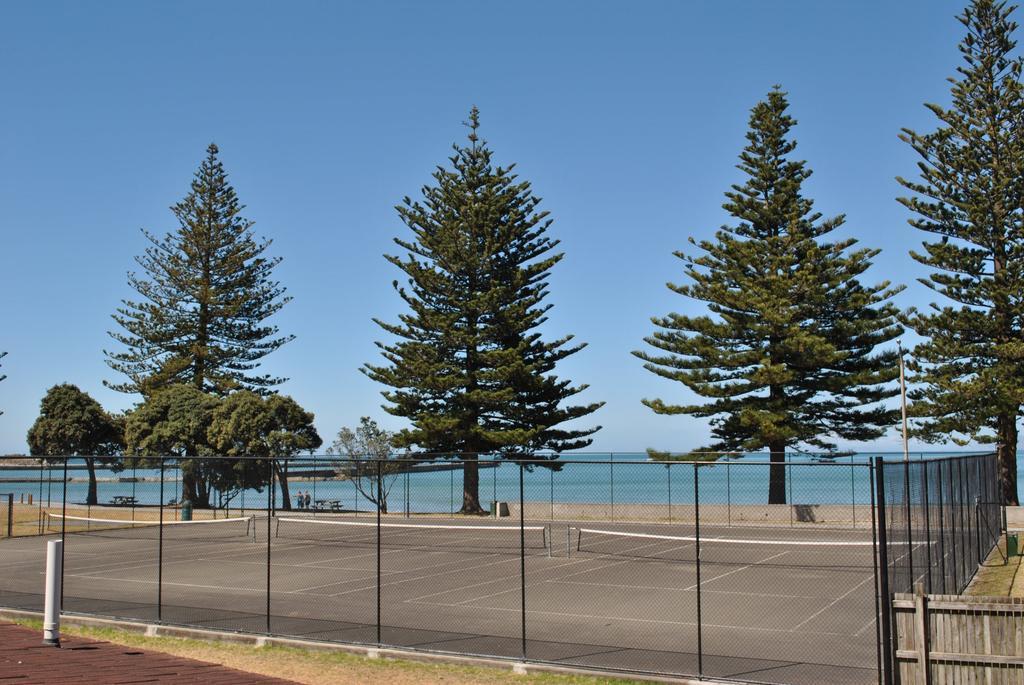 Waikanae Beach Top 10 Holiday Park Гисборн Экстерьер фото