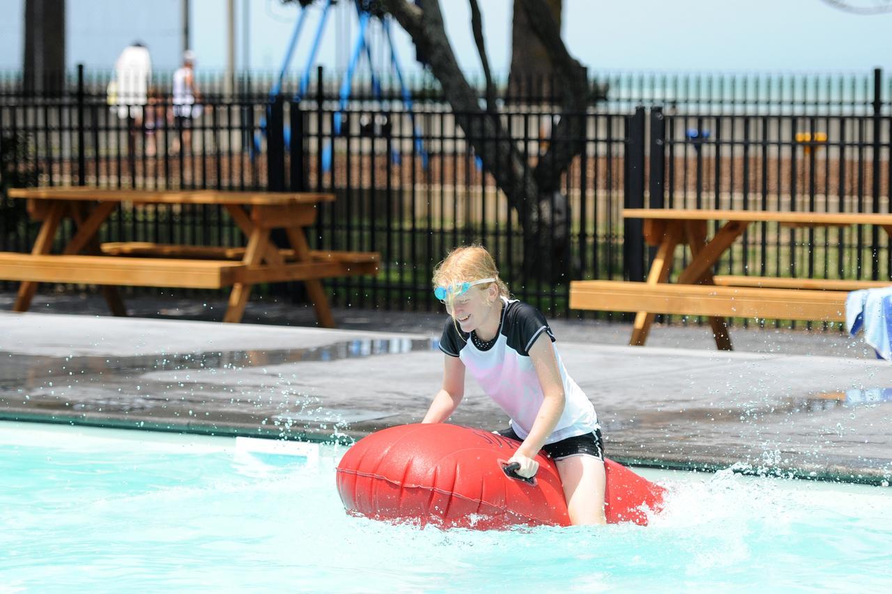 Waikanae Beach Top 10 Holiday Park Гисборн Экстерьер фото