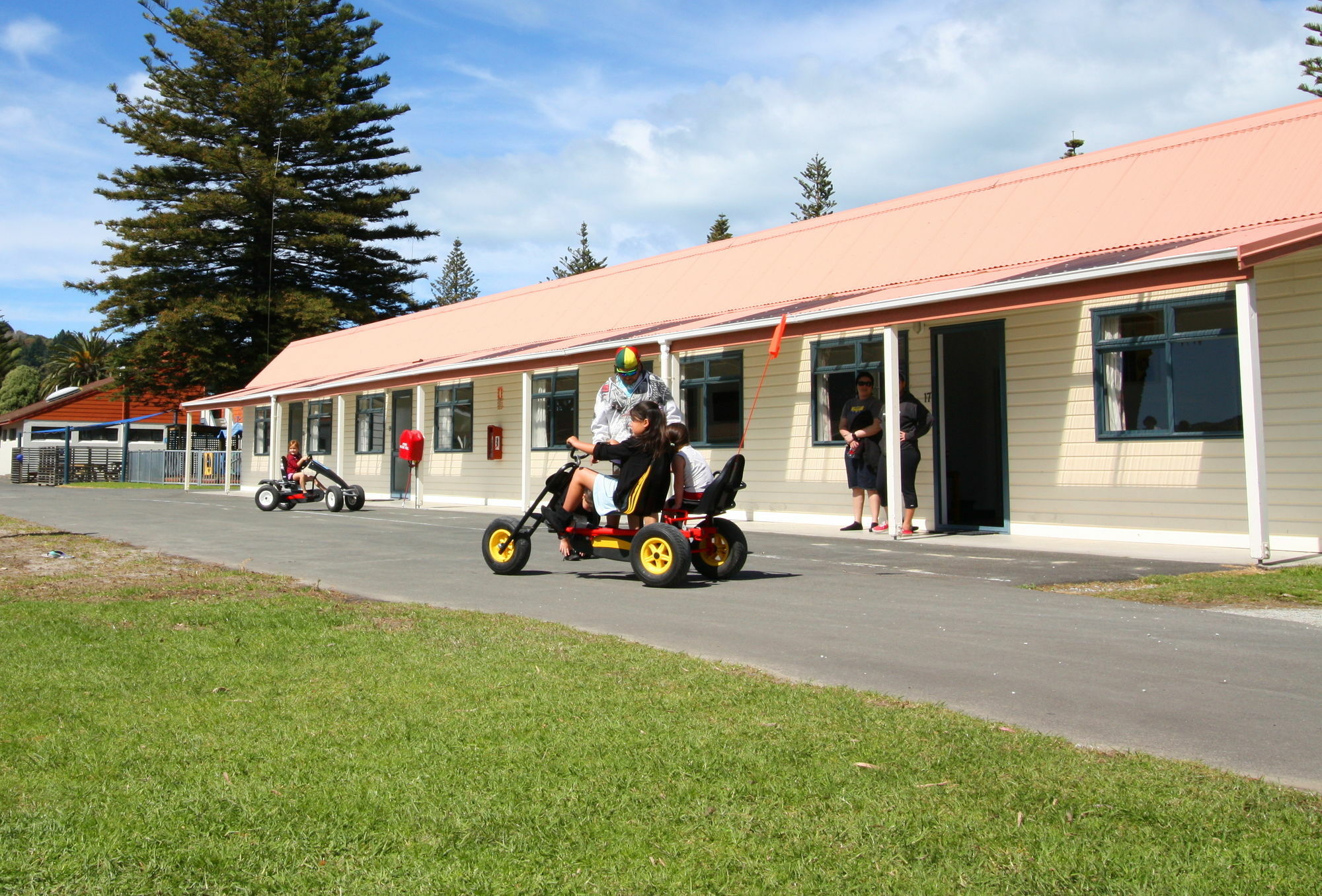 Waikanae Beach Top 10 Holiday Park Гисборн Экстерьер фото